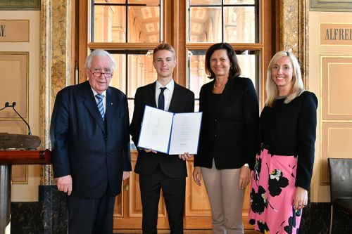 Prof. Albert Scharf, Richard Schmittner, Ilse Aigner, Anna Stolz (v.l.n.r.)